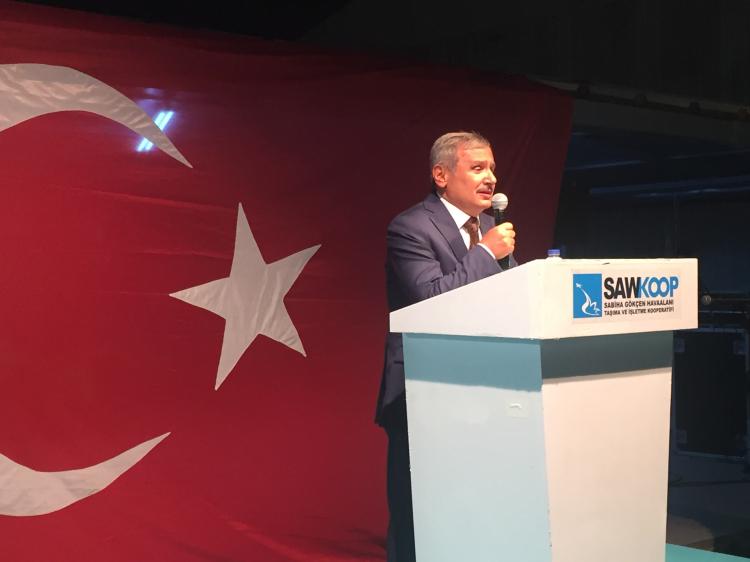 <p>EN FAZLA FETÖCÜ O GÜNLERDE NEREDEN KAÇTI? <br />
 <br />
“Herkes bilir ki darbeden sonraki günlerde en fazla FETÖ’cü Sabiha Gökçen Havalimanı’ndan kaçmıştır. Bu kadar gayretimizin buradaki zafiyetlerden kaynaklı heder olmasından üzgünüz. <br />
 <br />
FETÖ Terör Örgütünün hava kuvvetleri imamı Adil Öksüz’ün Sabiha Gökçen’deki görüntüleri kamuoyunda ilgi uyandırmıştı</p>
