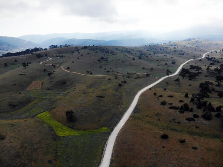 <p>Durgut, yaylalara gelen herkesin duyarlı olması gerektiğini belirterek, "Ormanları ve yaylaları muhafaza etmek için doğaya dikkat etmemiz lazım." ifadesini kullandı. </p>