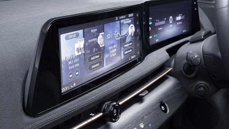 <p>Nissan 2021 yılında Ariya’dan Japonya’daki fabrikasında 40 bin adet üretmeyi planlıyor. Ayrıca Japonya’daki üretim tesisi de bu sürece dahil olduğunda yıllık 100 bin adetlik üretime ulaşılması hedefleniyor.</p>

<p> </p>

