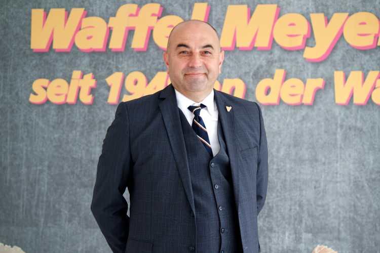 <p>- "Yurt içinden de yoğun talep görüyoruz"</p>

<p>Serdar Oğuz, ürünlerinin yurt içinde de ilgi gördüğünü belirtti.</p>
