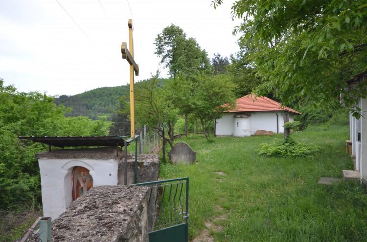 <p>- Yunanistan'da toplam 101 eser dönüştürüldü </p>
<p>329 yapıdan kiliseye çevrilip "hala faal olan" en çok Türk eserinin, Yunanistan'da bulunduğu bilgisini veren Yılmaz, bu ülkede 74 cami, 19 türbe, 1 imaret ve 2 namazgahın kiliseye çevrildiğini söyledi. Bunların yanı sıra 5 minarenin de çan kulesine dönüştürüldüğünü aktaran Yılmaz, Yunanistan'da toplam 101 eserin dönüştürüldüğünü ifade etti. </p>