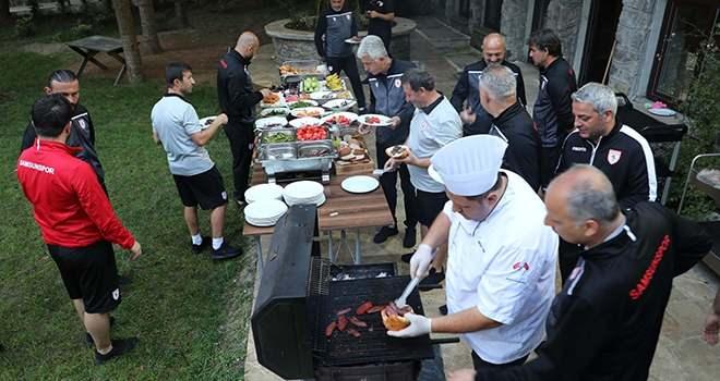 <p>Mangal yapmak</p>
