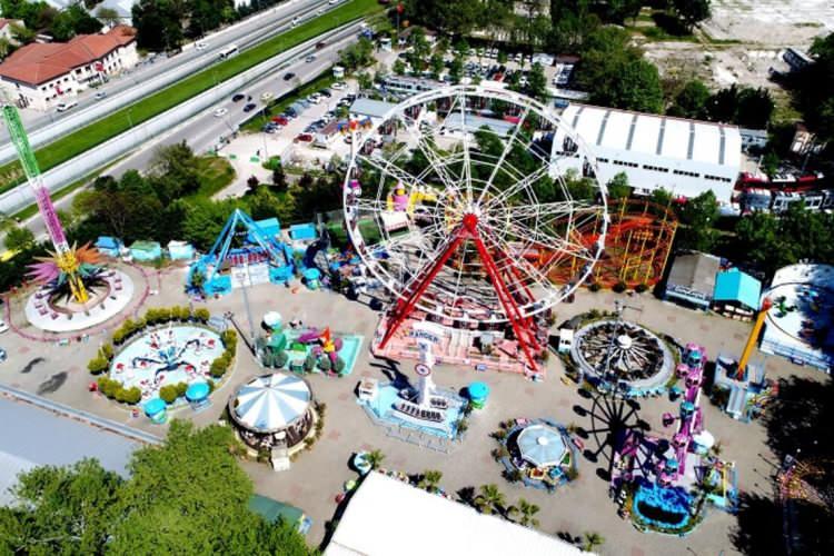 <p>Lunaparka gitmek</p>
