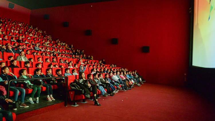 <p>Sinemaya gitmek</p>
