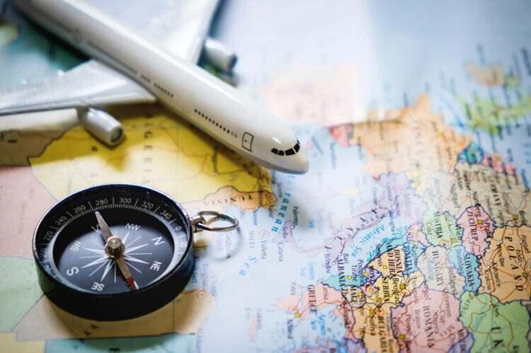 <p>İngiltere'de tüm pasaportlar Kraliçe namına veriliyor ama Kraliçe pasaporta gerek duymuyor. İstediği gibi gezebiliyor. Kraliyet ailesinin diğer üyeleri içinse pasaport zorunlu.</p>