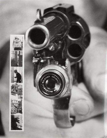 <p>Her ateşlendiğinde fotoğraf çekme özelliğine sahip olan bir silah,</p>
<p>1938.</p>