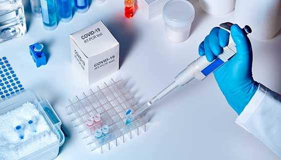 <p>Avrupa'da yapılan bir araştırmada ise bazı genetik faktörler ile A tipi kan grubuna sahip olanların, corona virüsü yüzde 45 daha şiddetli yaşadığı öne sürülmüştü.</p>