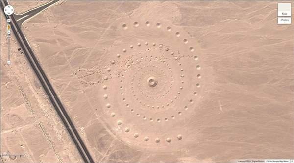 <p>2. Çöldeki gizemli desen (27°22’50.10″N, 33°37’54.62″E) Red Sea Governorate, Mısır</p>

<p> </p>
