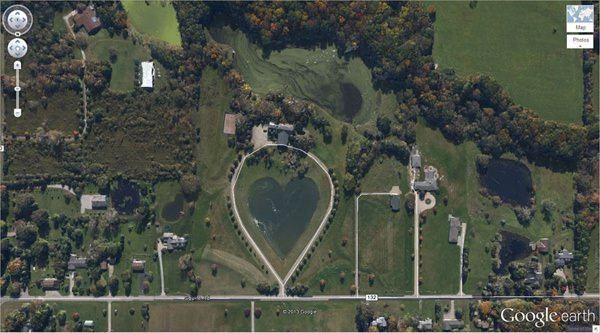 <p>9. Kalp şeklinde göl (1.303921, -81.901693) Columbia Station, Ohio, ABD</p>
<p> </p>
