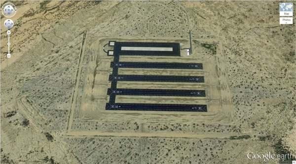 <p>21. Çölün ortasında bulunan çok sayıda iniş pisti (32.663367, -111.487618) Eloy, Arizona, ABD</p>
<p> </p>