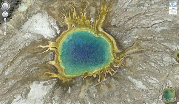 <p>26. Büyük prizmatik (44.525049, -110.83819) Yellowstone National Park, Wyoming, ABD</p>
<p> </p>