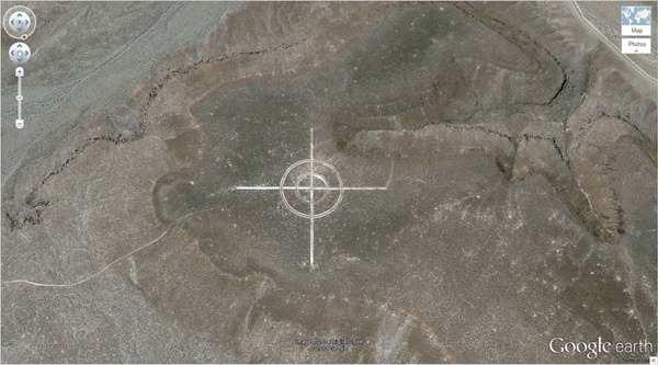 <p>10. Çölün ortasındaki tuhaf desen (40.452107, 93.742118) Çin</p>
<p> </p>
