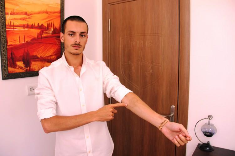 <p>"Maddi olarak sıkıntıya düştüm. Fiziksel acıyı hesaba bile katmıyorum. Günlerce put gibi uyudum."</p>