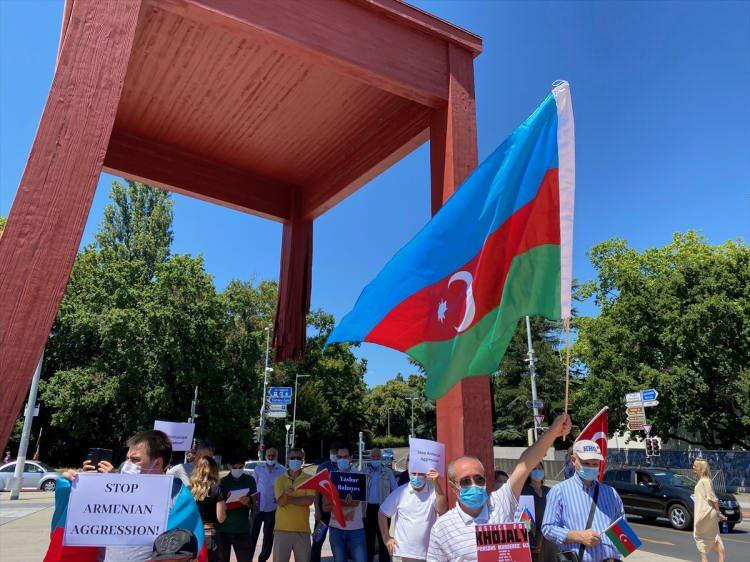 <p>- İSVİÇRE'DEKİ TÜRK STK BAŞKANLARI YOĞUN DESTEK VERDİUluslararası Demokratlar Birliği (UID) ) İsviçre Başkanı Murat Şahin ise "Biz Türk milleti olarak Azerbaycanlı kardeşlerimizin bugüne kadar olduğu gibi, bundan sonra da yanında olmaya devam edeceğiz. Bunu bir kez daha BM binası önünden bütün dünyaya haykırıyoruz." dedi.</p>
