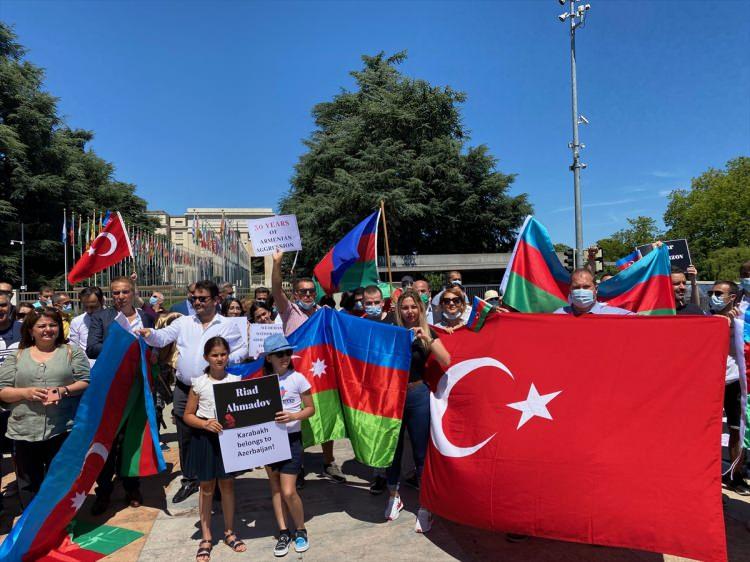 <p>Şahin, Azerbaycan ve Türkiye kardeşliğine vurgu yaparak, "Azerbaycan'ın şehitleri bizim şehitlerimizdir. Onların gazisi bizim gazimizdir." ifadesini kullandı.</p>
