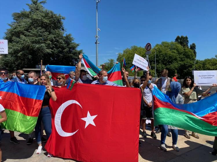 <p>- BM'YE ERMENİSTAN'IN SALDIRILARINI ARAŞTIRMAK İÇİN "MİSYON KUR" ÇAĞRISI</p>

<p>Uluslararası İnsan Hakları ve Kalkınma İttifakı Derneği Başkanı Ender Demirtaş da "Ermenistan'ın Azerbaycan'a yönelik saldırılarını protesto ediyor, kınıyoruz. Ermeni saldırıları uluslararası hukuka ve ve Cenevre Sözleşmelerine aykırıdır." diye konuştu.</p>
