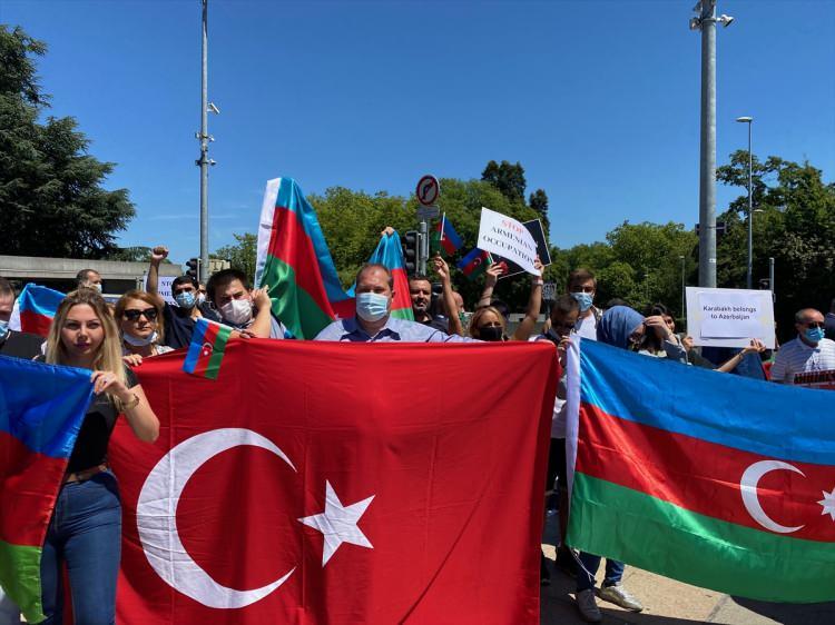 <div>Liman, BM ve uluslararası toplumu Ermeni saldırılarına karşı harekete geçmeye davet etti.</div>
<div> </div>
<div>Protestoya ayrıca, Müstakil Sanayici ve İşadamları Derneği (MÜSİAD) İsviçre Şube Başkanı Şeref Yıldız ve çevre illerdeki pek çok Türk STK temsilcisi de katıldı.</div>