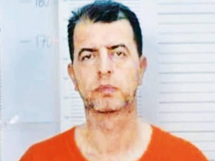 <p><strong>KÖPRÜDE ATEŞ EMRİNİ VERDİ</strong><br />
<br />
<strong>Muzaffer Düzenli:</strong> Eski kurmay albay. İstanbul’daki darbe girişimi faaliyetlerini Akıncı üssünden yönetti. İstanbul’daki bütün planlamaları o yaptı. Boğaz Köprü’sünün kapatılması, toplanan kalabalıkların ateş açılarak dağıtılması ve diğer eylemlerin başlaması talimatlarını verdi. Whatsapp üzerinden verdiği bütün emir ve talimatlar ele geçirildi.</p>
