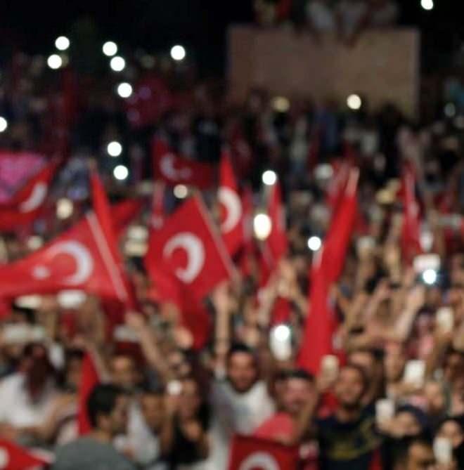 <p><span style="color:#FFD700"><strong>16 Temmuz | 10:37 - 10:59</strong></span></p>
<p>Başbakan Yıldırım, Genelkurmay Başkanı Hulusi Akar'ın kurtarıldığını açıkladı. Akıncı’daki 4. Ana Jet Üs Komutanlığı’nda üslenen FETÖ mensupları, darbe girişimlerinin başarısızlıkla sonuçlanması üzerine üssü terk etmeye başladı. İçişleri Bakanı Efkan Ala, Sahil Güvenlik Komutanını görevden aldı.</p>