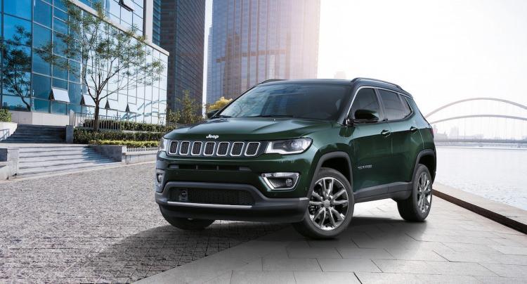 <p>Jeep açıklamasına göre, temmuz ayında <strong>''En kabiliyetli küçük SUV Jeep Renegade''</strong> <strong>100 bin TL</strong> için 24 ay vadeli <strong>yüzde 0,99</strong> faizli kredi imkanıyla, </p>