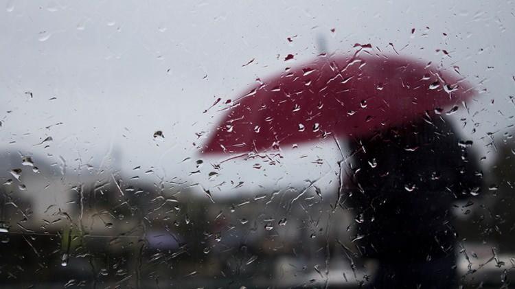 <p>EGE</p>

<p>Az bulutlu ve a&ccedil;ık, i&ccedil; kesimlerinin yer yer par&ccedil;alı bulutlu ge&ccedil;eceği tahmin ediliyor. R&uuml;zgarın kıyı kesimlerinde kuzey ve kuzeydoğu y&ouml;nlerden kuvvetli (40-60 km/sa) olarak esmesi bekleniyor.</p>
