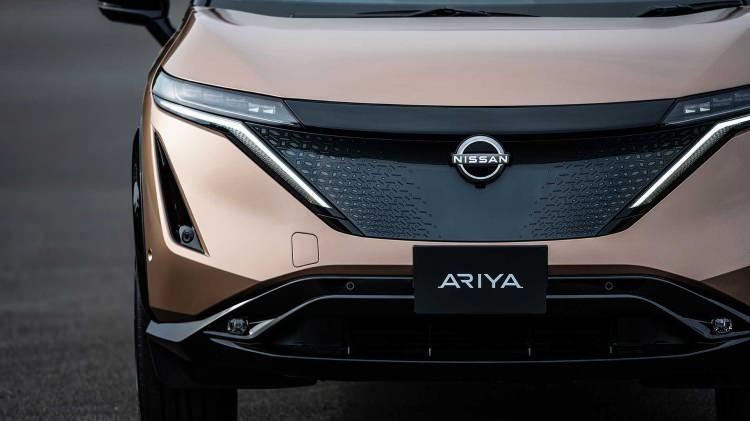<p>Ariya yeni bir model olarak marka adına farklı yenilikleri de bünyesinde barındırıyor. Bunlardan en önemli özellikle otoyol gibi çoklu şeride sahip yollarda şerit değiştirebilen otomatik pilot özelliği.</p>

<p> </p>
