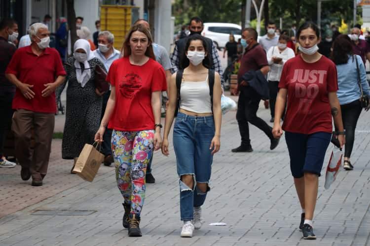 <p>“Bağışıklık olmaya başladı”</p>

<p>Vatandaşların tedbirlere uyma konusunda başarılı olduklarını söyleyen Ümit, testlerdeki pozitif yüzdelerinin geçmişe göre yükseldiğini belirterek, “Bizim vatandaşlarımız tedbirlere uyma noktasında oldukça iyi. Ama bunu sürdürmemiz lazım.</p>
