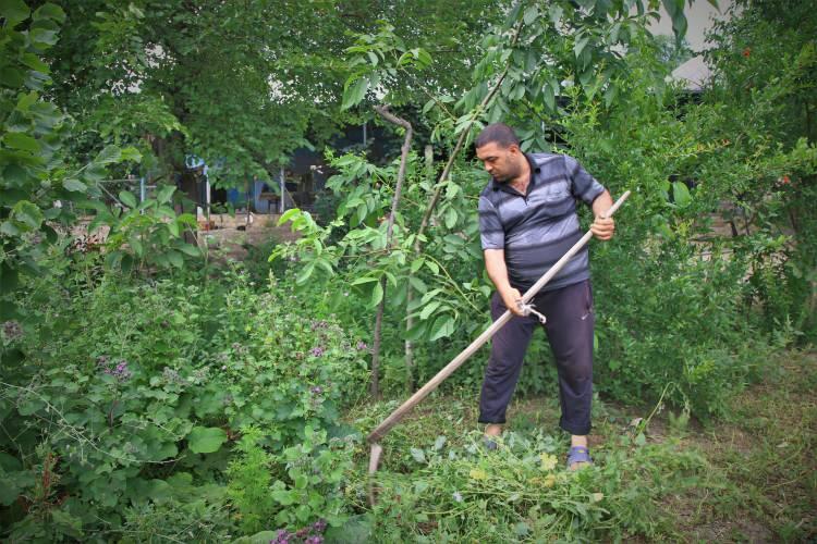 <p>- "Hiçbir yere gitmiyoruz, burada doğdum, burada da öleceğim"</p>

<p>Azizovlar, AA muhabirlerine, mermi sesleri altında nasıl bir yaşam sürdürdüklerini anlattı. </p>

<p>Anne Turane Aliyeva, Ermenilerden asla korkmadıklarını söyledi.</p>
