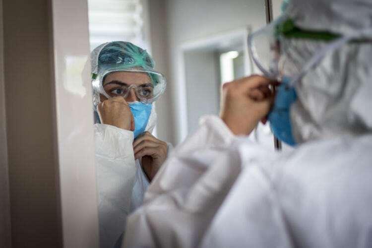 <p>Konuyla ilgili olarak Kars Valiliği’nde yapılan yazılı açıklamada, “Korona virüs (Covid-19) salgını ile mücadele tedbirleri, kapsamında Sarıkamış İlçesi Karaköse Köyü karantinaya alınmış olup, köye giriş ve çıkışlar durdurulmuştur” denildi.</p>
<ul>
</ul>