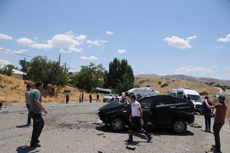 <p>Kaza, Tunceli-Elazığ karayolunun 45'inci kilometresinde Göktepe köyü mevkiinde meydana geldi. </p>
