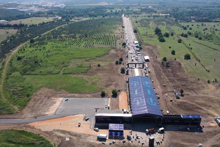 <p>Paylaşımında fabrikanın temelinin atılacağı alana ilişkin fotoğrafa da yer veren Varank, "18 Temmuz 2020, 17.30, Gemlik, Bursa" notunu düşmüştü.</p>

<p> </p>
