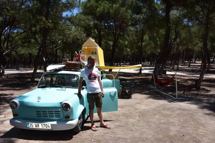 <p>İzmirli oto elektrik ustası Mehmet Ardil (35), Doğu Almanya üretimi klasik otomobilden çekme karavan yaptı. </p>

<p> </p>
