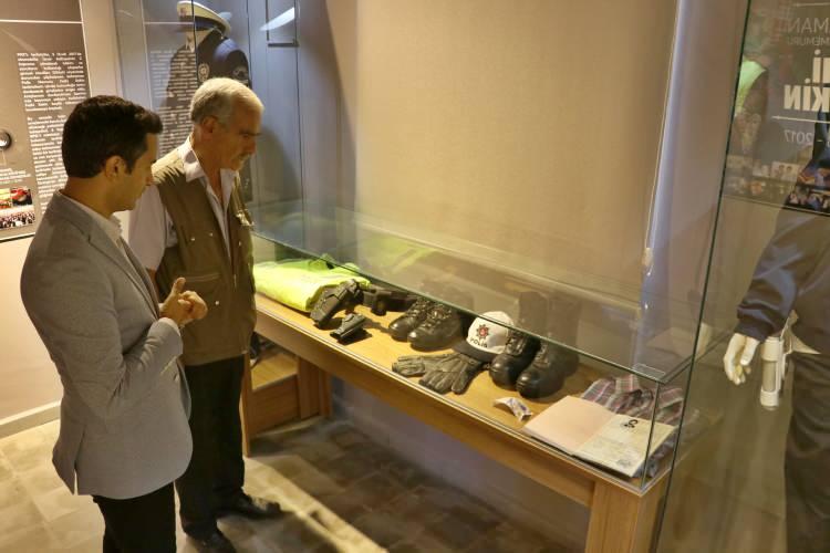 <p>İlçenin kültürü, tarihi ve turistik zenginliği ile Baskilli şehitleri tanıtmak ve unutturmamak adına, şehitlerin fotoğrafları ile kahraman şehit Fethi Sekin'in kişisel eşyalarının ve fotoğraflarının sergilendiği Baskil Kültür, Sanatevi ve Müzesi'ni hizmete açmanın gururunu yaşadıklarını ifade eden Murat, ilk ziyaretçilerinin, şehit Sekin'in babası olduğunu dile getirdi. </p>