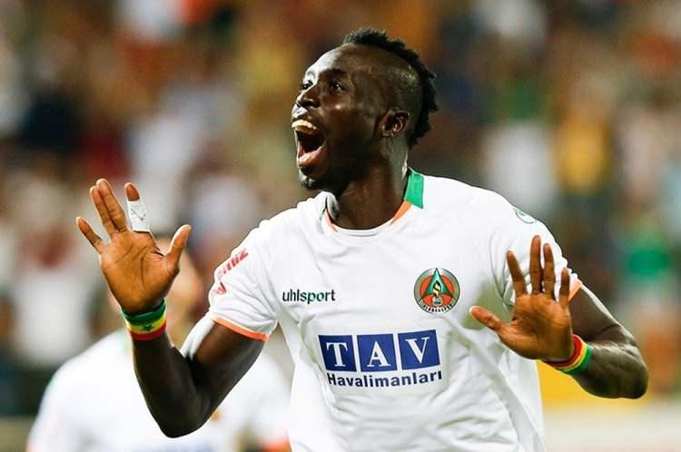 <p>Rıdvan Dilmen, forvette ise Alanyaspor'un golcüsü Papiss Cisse'yi seçti.</p>

<p> </p>
