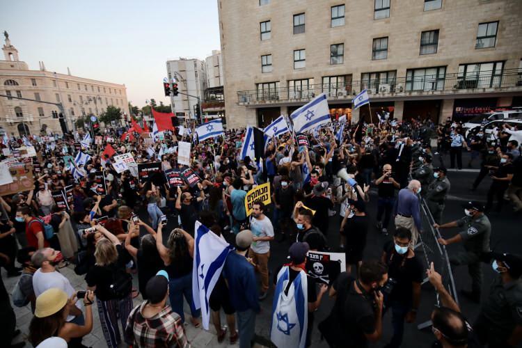 <p>İsrail’in farklı kentlerinde geçen hafta da Netanyahu karşıtı gösteriler düzenlenmişti.</p>