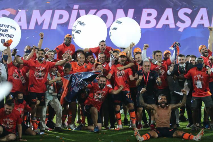 <p>Süper Lig'in 33. haftasında Hes Kablo Kayserispor'u 1-0 yenen Medipol Başakşehir, bitime bir hafta kala şampiyonluğunu ilan etti. </p>
