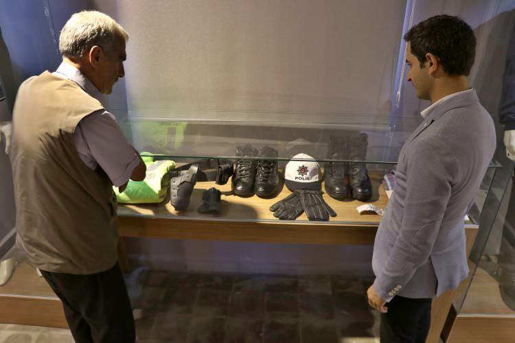 <p>Türkiye'nin her yerinden insanları, ilçenin tarihi ve turistik yerleri ile müzeyi görmeye davet ettiklerini aktaran Murat, "Yapımını tamamladığımız Baskil Kültür, Sanat Evi ve Müzesi'nde ilk ziyaretçimizi ağırlamanın heyecanını yaşıyoruz. İlk ziyaretçimiz kıymetli şehidimiz Fethi Seki'nin babası Mehmet Zeki amcamızı müzemizin Fethi Sekin odasında ağırlıyoruz. Hakikaten duygusal anlar yaşadık." dedi.</p>