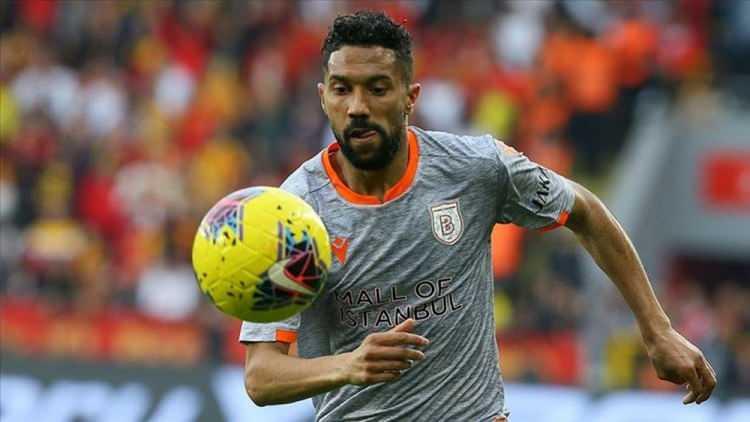 <p>Sol bek için de Gael Clichy'yi seçti.</p>
