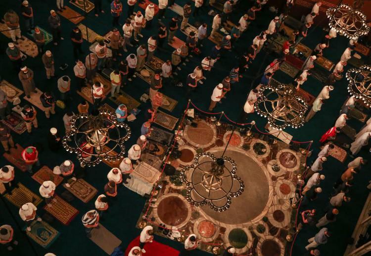 <p>Ayasofya-i Kebir Cami-i Şerifi, 86 yıl aradan sonra bugün kılınan cuma namazıyla ibadete açılmıştı.</p>