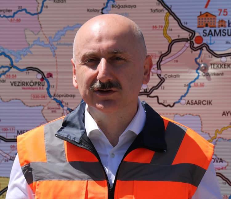 <p>"11,3 kilometre uzunluğundaki yolumuz, şehir içinden geçen şehirler arası trafiği tamamen Amasya'nın dışına itiyor. Amasya şehir içindeki trafik yoğunluğu azalacak, zaman ve yakıt tasarrufu sağlanacak. Amasyalılar rahata, temiz bir havaya kavuşacak. Amasya'da egzoz emisyonu önemli ölçüde azalacak. Buradaki yolumuz 2 kilometre kısalacak. 110 milyon liralık tasarruf sağlanacak. Yani yaptığımız yatırımlar kısa sürede geriye dönüyor. Uzun yıllara sarkmadan yaptığımız bütün projeler, ulaştırma altyapı projeleri iş olarak, istihdam olarak, üretim olarak, turizm olarak geri dönüyor. Kısa sürede kendilerini amorti ediyorlar. O yüzden ulaştırma altyapı projeleri çok önemli."</p>
