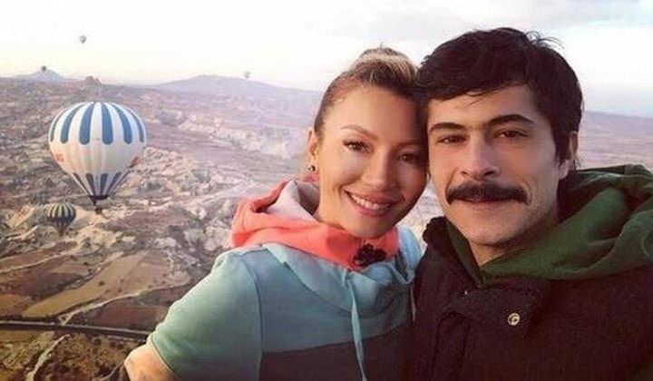 <p><strong>İSMAİL HACIOĞLU - DUYGU KUMARKİ</strong></p>
<p>Oyuncu İsmail Hacıoğlu, 4 yıllık eşi Duygu Kumarki'den Beykoz Adliyesi'nde görülen davayla tek celsede boşandı. Çiftin bir kız çocukları bulunuyordu.</p>
