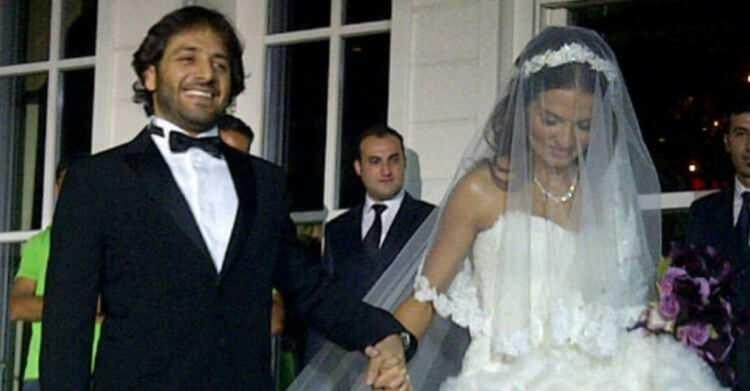 <p><strong>EBRU AKEL - ÖZER SANCAK</strong></p>

<p>2012 yılında evlenen sunucu Ebru Akel ile iş insanı Özer Sancak, tek celsede boşandılar. Çiftin 7 yaşında bir oğulları bulunuyordu. Velayet anneye verildi.</p>
