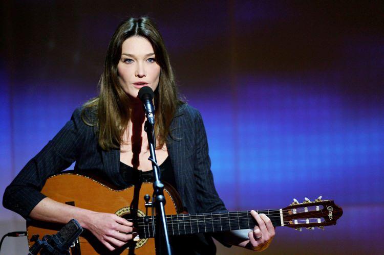 <p>CARLA BRUNİ</p>
<p> </p>
<p>Fransa eski Cumhurbaşkanı Nicolas Sarkozy'nin eşi Carla Bruni, zarif ve havalı tarzıyla dikkat çekti.</p>