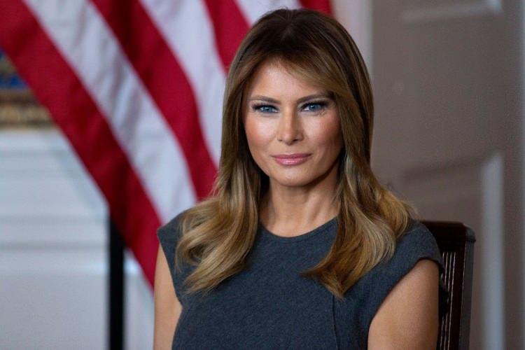 <p>MELENİA TRUMP</p>
<p>Amerikan Başkanı Donald Trump'ın eşi Melenia Trump da tıpkı Angelica Rivera'nın resmi şıklık tarzına sahip.</p>