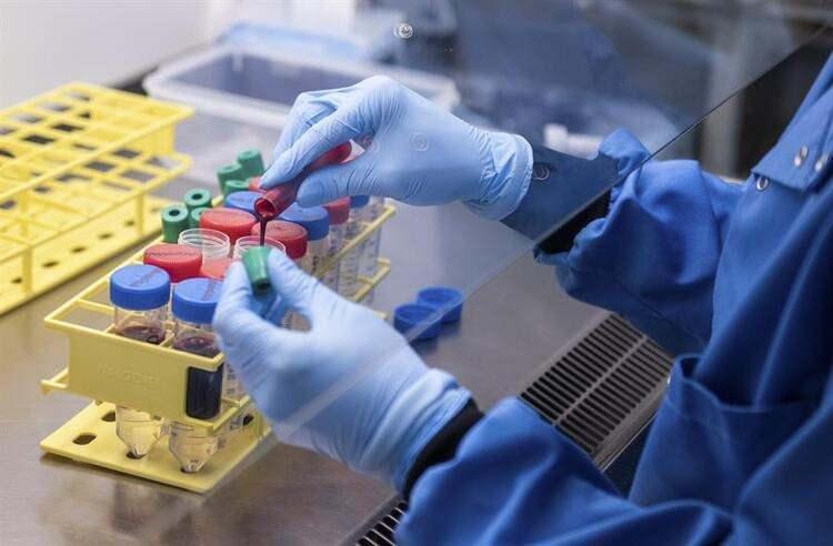 <p>AstraZeneca'nın aşısıyla ilgili klinik deneylerin sonucunda aşının sağlıklı deneklerde güvenli bir şekilde bağışıklık sağladığı açıklandı.</p>
<p> </p>
