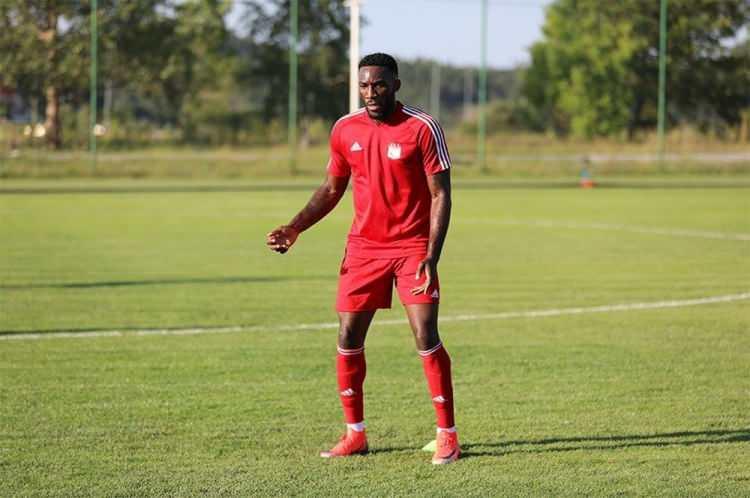 <p>Dilmen'in ikinci stoper tercihi ise Demir Grup Sivasspor'daki performansıyla dikkat çeken Gabonlu Aaron Appindangoye oldu.</p>

<p> </p>
