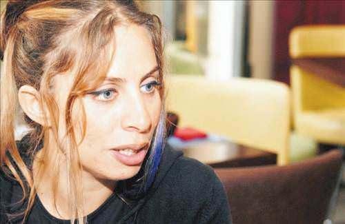 <p><strong>ZEYNEP CASALİNİ</strong></p>