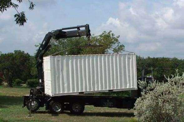 <p>Bahçesine sığacak kadar çukuru kazıp zemine de çakıl attı.</p>