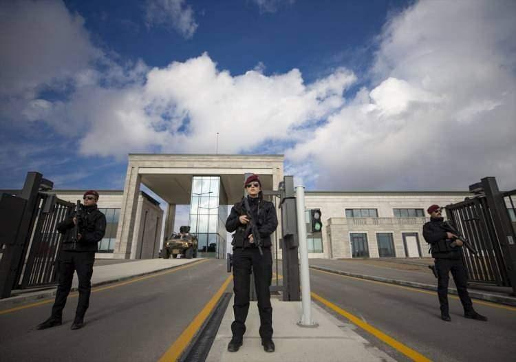 <p>Milli İstihbarat Teşkilatı Başkanlığı'nın Ankara Etimesgut ilçesindeki Bağlıca semtinde inşa edilen yeni binası "KALE" 2020'nin başında hizmete açılmıştı.</p>