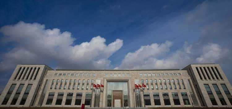 <p>İlk bina Hacı Bayram'da</p>
<p> </p>
<p> TBMM’de 1965’te kabul edilen 644 sayılı Kanun’la, devletin milli güvenlik politikasının hazırlanmasına ilişkin her konuda istihbaratın tek elde toplanabilmesi amacıyla oluşturulan Milli İstihbarat Teşkilatı’nın (MİT) ilk binası Hacı Bayram Camisii bölgesinde yer alıyordu.</p>